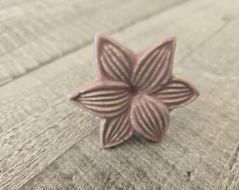 Rosa Lilie Keramik Blumenknopf, Vintage Bauernhaus Griff