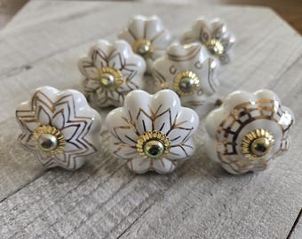 Juego de 7 pomos para armarios en color dorado y blanco: Tiradores festoneados para cajones de cómoda