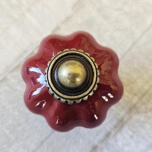 Pomos de cerámica con flores, pomos rojos para cajones, pomos de inspiración vintage, tiradores de estilo rústico, tiradores para cajones de tocador y armarios de escritorio.