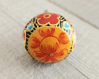 Perillas de madera con diseño floral rojo y naranja para cajones, perillas con flores de inspiración vintage, tiradores rústicos pintados a mano, tiradores para cajones de tocador y escritorios.