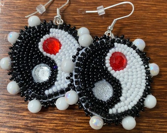 Handmade beaded earrings. Indigenous beading. Yin and yan