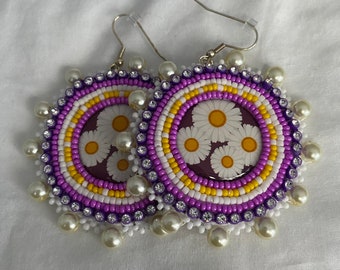 Handmade beaded earrings. Indigenous beading. Daisy earrings. Indigenous beading. Powwow earrings.