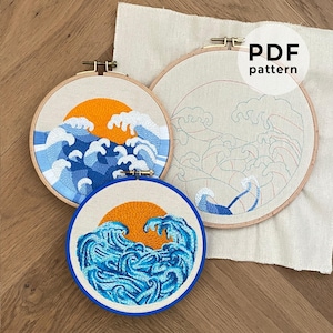 Peut inclure: Trois cerceaux de broderie avec des motifs de vagues océaniques. Deux cerceaux présentent des broderies complètes avec des vagues bleues et un soleil orange. Le troisième cerceau montre un contour de motif de vagues. Le texte "PDF pattern" est visible.