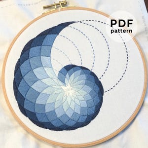 オウムガイの刺繍模様