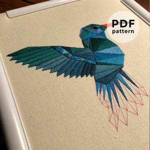 ハチドリの幾何学模様の刺繍