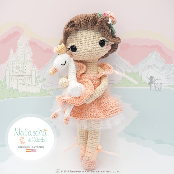 muñeca tejida a crochet amigurumi