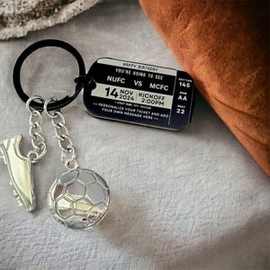 Fußballticket Personalisierter Schlüsselring, individuell graviert, Weihnachten Geburtstagsgeschenk Neuheit Überraschung PREMIER League, Saisonkarten