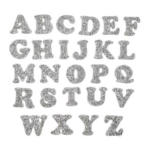 Puede incluir: Letras del alfabeto de purpurina plateada, de la A a la Z, en un estilo de fuente clásico.