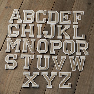 Toppa beige con lettera/numero da 9,8 cm, da stirare/cucire, ricamo alfabeto