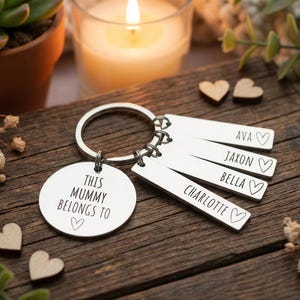 Llavero familiar personalizado, regalo de cumpleaños para mamá, mamá, abuela, mamá pertenece a, etiquetas personalizadas grabadas para papá, abuela, abuelo, amado por imagen 3
