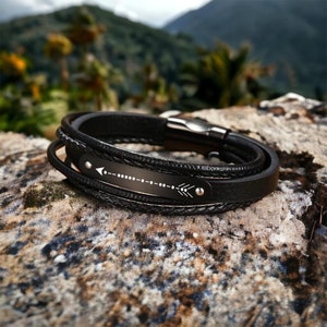 Adventure Morse Code Armband mit Gravur Pfeil aus Edelstahl Leder individuell angefertigt