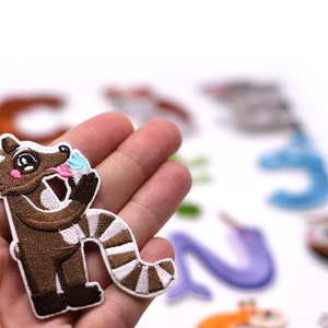 Patches de letras infantis multicoloridas de animais para passar a ferro/costurar roupas bordadas com alfabeto
