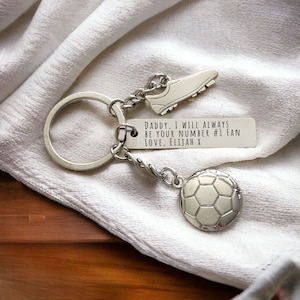 Porte-clés cadeau football, sport de football - Cadeau parfait pour les amateurs de football, entraîneur, papa, maman, réf, enseignant, gravure laser personnalisée.