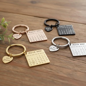 Custom Calendar Keyring - Personalised Gift for Special Dates & Memories, When We Met, Valentine's Day, Love, Name, Initials, 1st date.