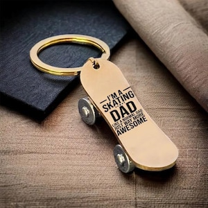 Planche à roulettes, porte-clés, papa patineur, gravure personnalisée, fête des pères, cadeau, plus génial skateboard, skate, halfpipe, cadeau de charme,