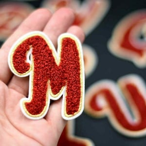 Patches de letras de chenille vermelho/dourado para passar/costurar em roupas bordadas com alfabeto