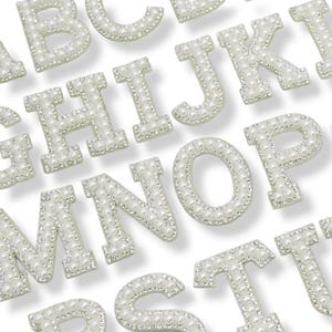 NOVOS 3,5 cm Branco Pérola Prata Strass Brilho PEQUENOS Patches de Letras Costurar / Passar a Ferro Alfabeto Bordado Roupas