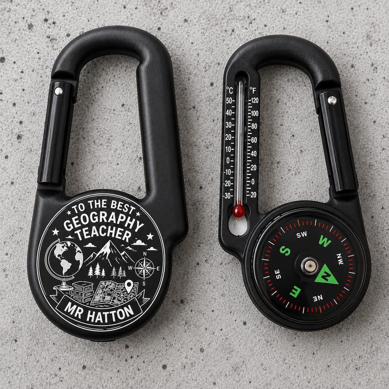 Gepersonaliseerde kompaskarabijnhaak, gegraveerd wandelaccessoire, campingsleutelhanger met thermometer, outdooravontuurcadeau voor wandelaar of reiziger afbeelding 3