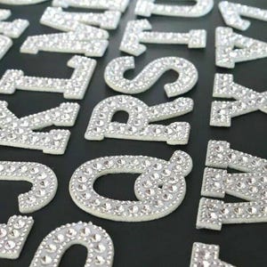 Parches de letras plateadas con diamantes de imitación de 55 mm para planchar o coser, bordados para ropa