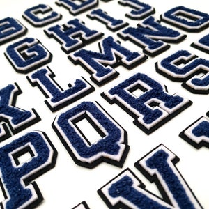 Parches de chenilla 3D de calidad, color azul marino, 7,5 cm, letras y números, tamaño grande, parche para planchar en toalla, coser en ropa bordada con alfabeto