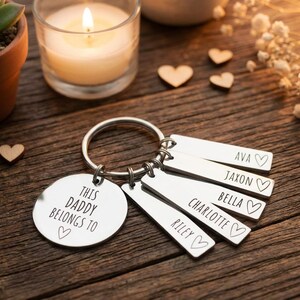 Llavero familiar personalizado, regalo de cumpleaños para mamá, mamá, abuela, mamá pertenece a, etiquetas personalizadas grabadas para papá, abuela, abuelo, amado por imagen 5