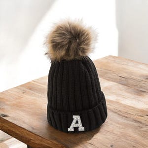 Gorro de lana con puños y pompón con inicial personalizada, regalo personalizado con nombre