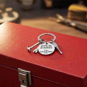 Personalised Dad Tool Keyring – Funny Fix It Gift from Kids – Hammer Spanner Screwdriver Charms Father’s Day, Handy Dad Present Add any name