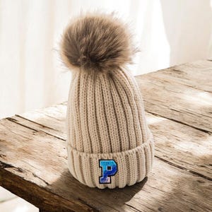 Gorro de lana con puños y pompón con iniciales personalizadas, regalo personalizado con nombre, cepillo, parche multicolor y letras