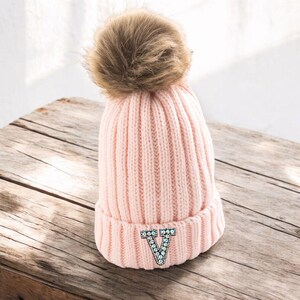 Gorro de lana con puños y pompón con inicial personalizada, regalo personalizado con nombre