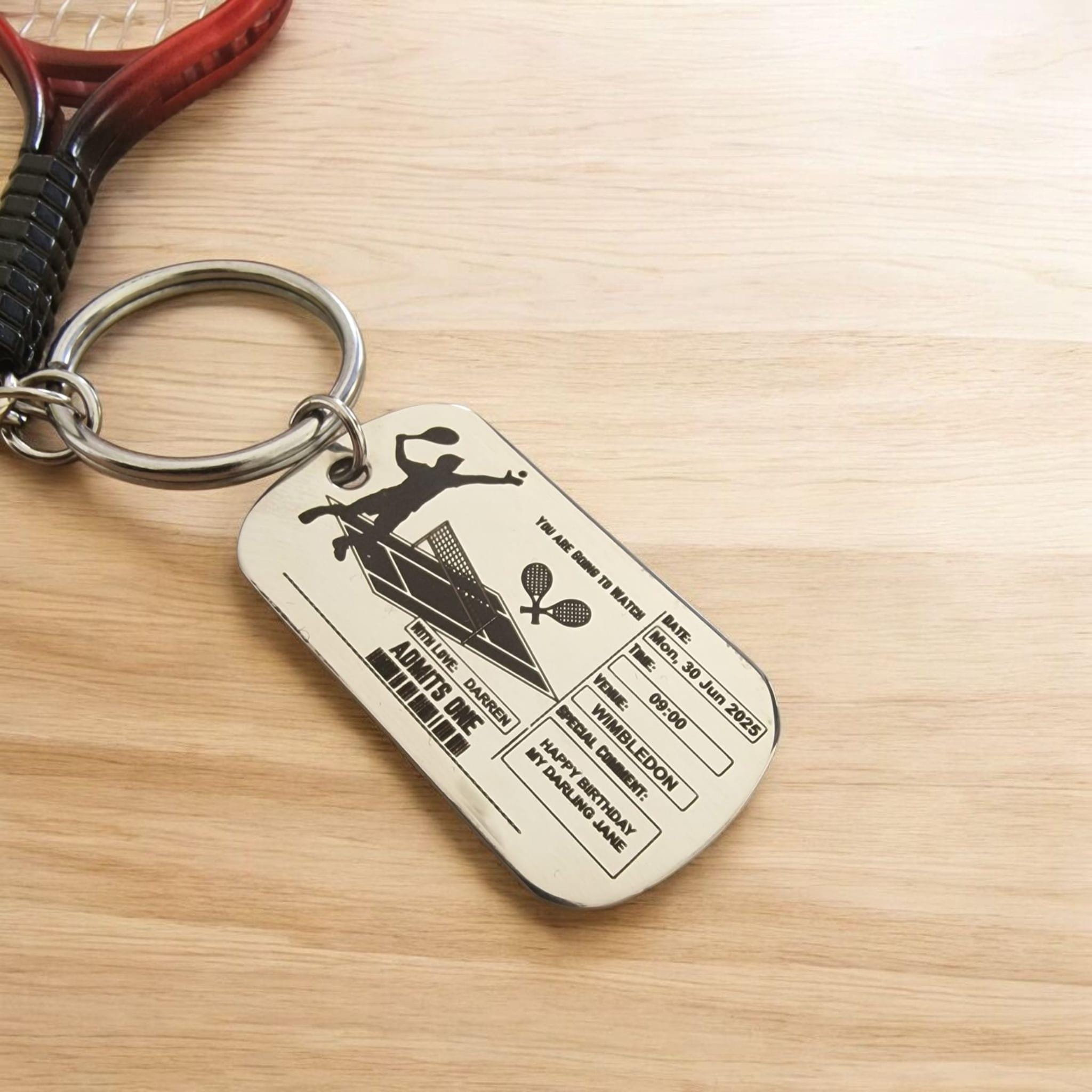 パーソナライズされたテニスラケットとボールのキーホルダー：刻印入り