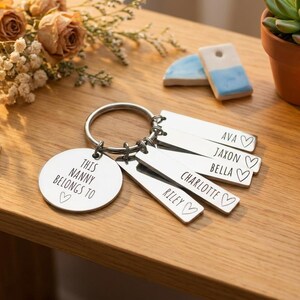 Llavero familiar personalizado, regalo de cumpleaños para mamá, mamá, abuela, mamá pertenece a, etiquetas personalizadas grabadas para papá, abuela, abuelo, amado por imagen 15