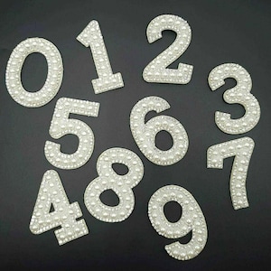Parches de números con brillo de diamantes de imitación plateados y perlados blancos de 4,6 cm para bordar ropa