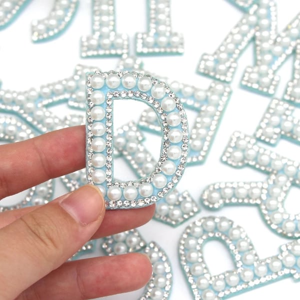 Vêtements de broderie d'alphabet de corrections de lettre de l'étincelle 4.6cm de strass bleu perle blanche