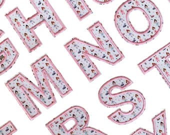 Ballerina bokstavslapp: 5 cm rosa broderad strykapplikation, alfabetslappar