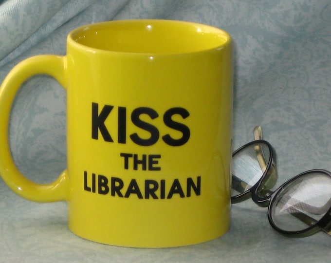 Mug Buffy Contre Les Vampires – 'Kiss The Librarian' Spike Giles, Céramique Jaune