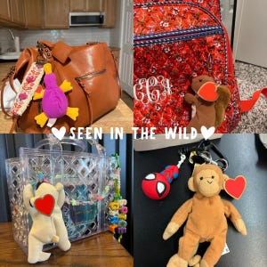 K&ouml;nnte beinhalten: Eine Collage aus vier Bildern, die verschiedene Taschen mit Pl&uuml;sch-Schl&uuml;sselanh&auml;ngern zeigen. Die Anh&auml;nger umfassen ein lila Schnabeltier, ein braunes Eichh&ouml;rnchen, einen cremefarbenen B&auml;ren und einen braunen Affen sowie eine Spider-Man-Figur.