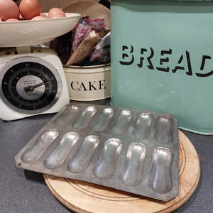 Vintage Skyline éclair baking tray. Vintage Kitchen utensils. Vintage Kitchen bakeware.