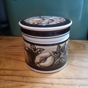 Vintage Ceramic Jam / Jelly Marmalade / Preserve Pot from Jersey Pottery (UK). Vintage kitchen decor Storage Jar.