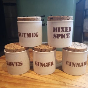 Set of 5 Vintage 1980s Kiln Craft spice jars. Vintage ceramic herb storage pots. Retro spice jars.