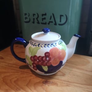 Teiera di Sadler in ceramica dipinta a mano d&#39;epoca. Arredamento da cucina vintage.
