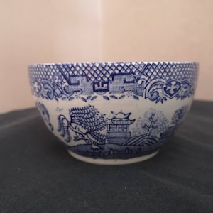Vintage Blue Willow Sugar Bowl. Vintage Blue and White Bowl. Vintage Alfred Meakin Ironstone Sugar bowl.