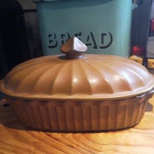 Vintage 1970s West German Gerzit Casserole Dish. Ribbed Salt glazed ceramic cooking pot. Vintage Cookware, Kitchenalia.