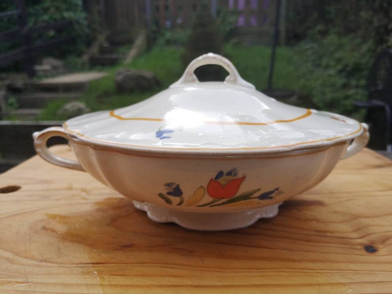 Vintage art deco style J and G Meakin Sol lidded Vegetable / Soup server. image 1
