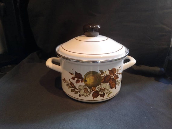 Vintage Thermo Haft Boden West German Enamel Ware Sauce Pot, Saucepan.  Vintage Cookware. Vintage Retro Pan. 