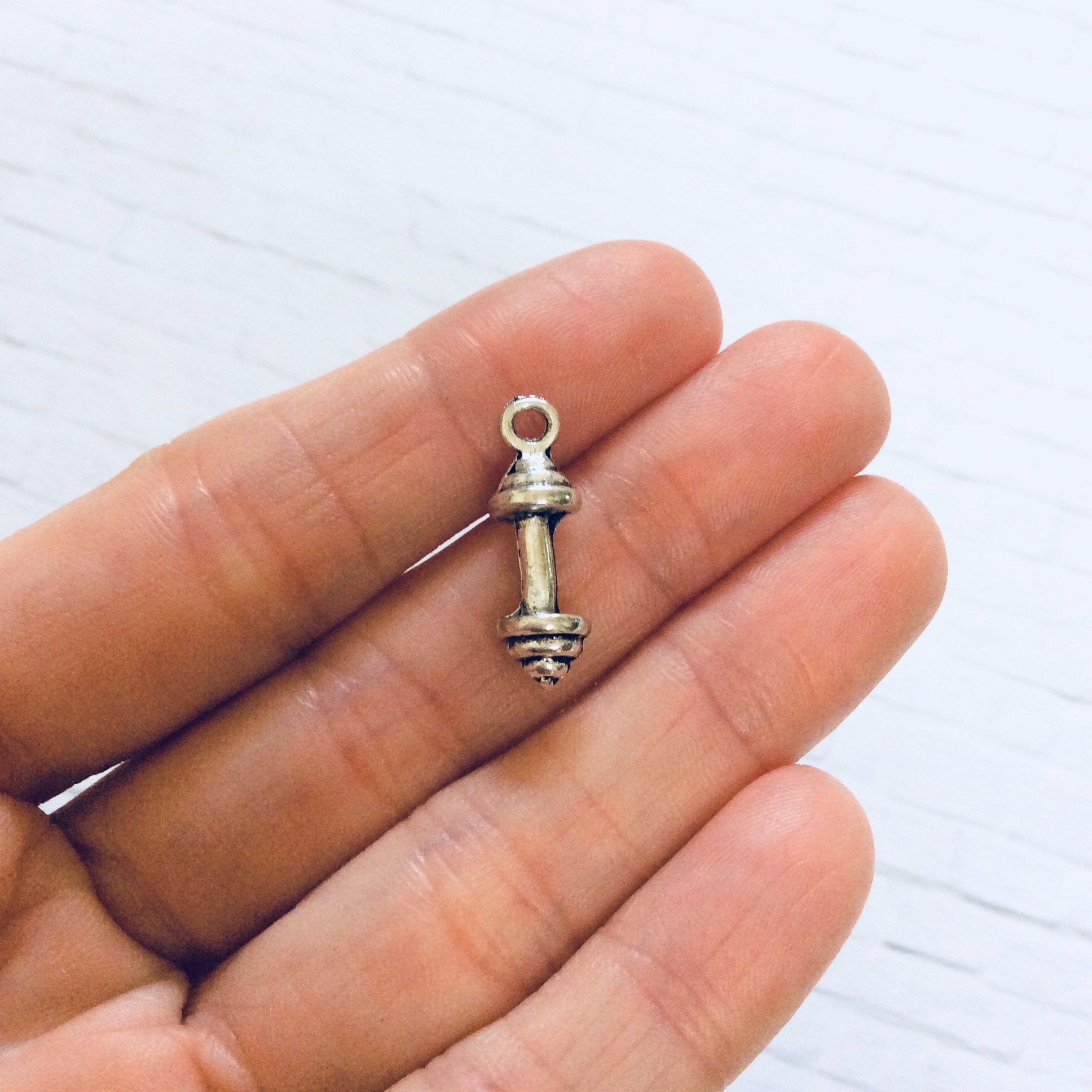 1 Charm haltère en argent / Poids / Haltères / Haltères de sport / Musculation / Fitness / Charme / Pendentif / Bijoux / Métal / Argent antique