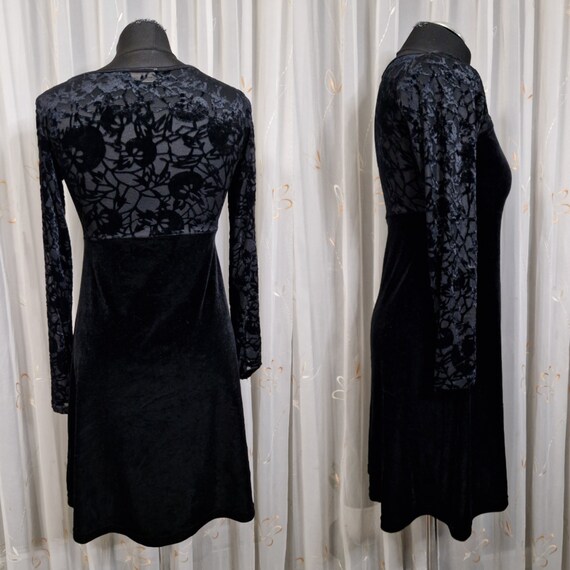 90's Vintage Stretchy Black Velvet Dress witj Flo… - image 2