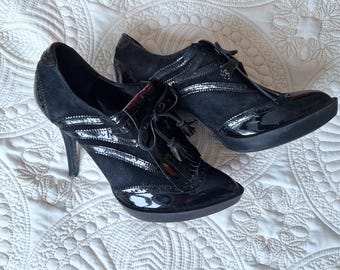 Stunning 2000s Vintage Charles & Keith Black Oxford High Heels