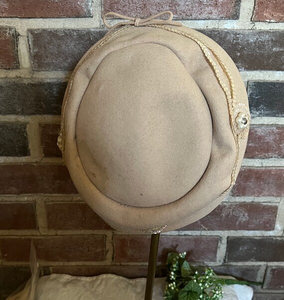 Vintage Ladies 100% Wool Tan Light Brown Sequined With  display picture 3
