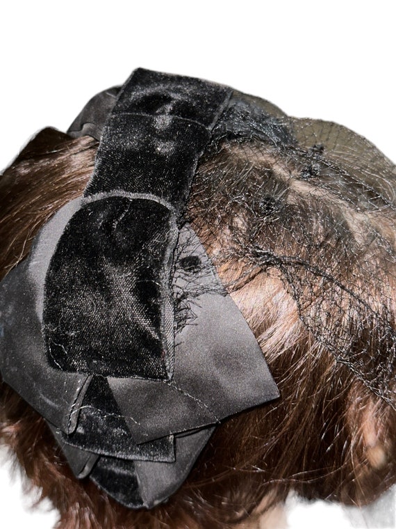 Vintage Black Satin and Velvet Fascinator Hat Mad… - image 3