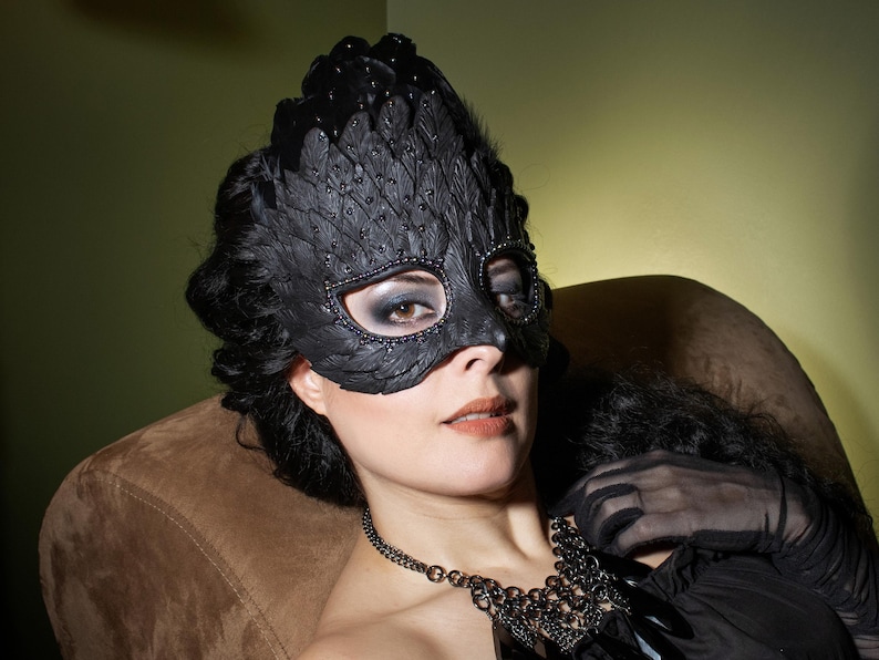 Black Feather Masquerade Mask: Raven Bird Costume, Elegant Mardi Gras ...